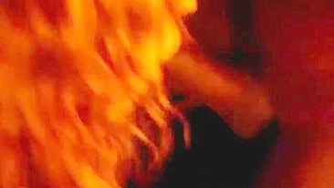 Ruivinha Britânica Magrinha com Peitinhos Leva Faciais de Paus Grandes em Ménage Interracial