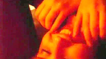 Ruivinha Britânica Magrinha com Peitinhos Leva Faciais de Paus Grandes em Ménage Interracial