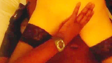 Ruivinha Britânica Magrinha com Peitinhos Leva Faciais de Paus Grandes em Ménage Interracial