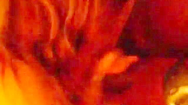 Ruivinha Britânica Magrinha com Peitinhos Leva Faciais de Paus Grandes em Ménage Interracial