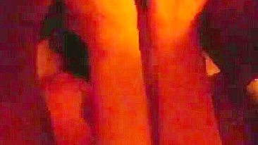 Ruivinha Britânica Magrinha com Peitinhos Leva Faciais de Paus Grandes em Ménage Interracial