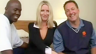 Esposa Elegante em Gangbang Interracial Selvagem com Paus Pretos Grandes