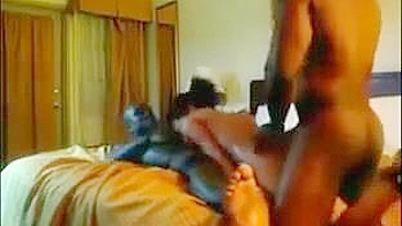 Gangbang Interracial com MILF Asiática e Paus Pretos Grandes