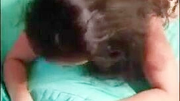 Asiática em Ménage Selvagem com Paus Pretos Grandes