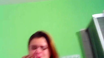 Esposa MILF em Ménage Amador com Amigo