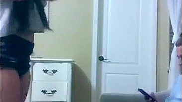 Morena Puta em Trio Fode os Dois em Pornô Caseiro Amador