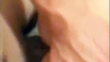 Morena Puta em Trio Fode os Dois em Pornô Caseiro Amador