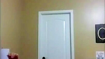 Morena Puta em Trio Fode os Dois em Pornô Caseiro Amador