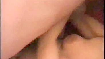 Coroa Mãe Gozando no Anal em Suruba com Meia-calça