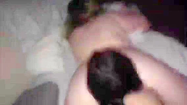 Vídeo Pornô Caseiro - Namorada Bi FFM Gangbang com Lambida Lésbica Hard