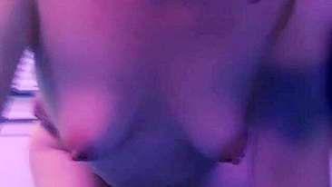 Ménage Caseiro com Amber Engasgando e Dupla Penetração