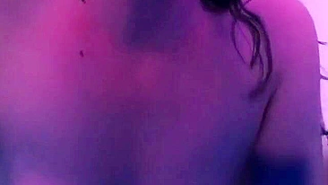 Ménage Caseiro com Amber Engasgando e Dupla Penetração