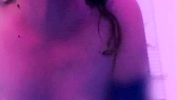 Ménage Caseiro com Amber Engasgando e Dupla Penetração