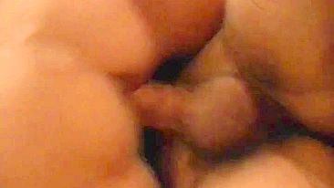 MILF Casada Safada em Suruba com Dois Negões e Corno