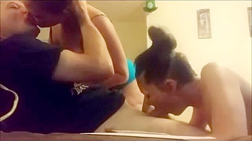 Esposa Divide Marido em Trio Amador