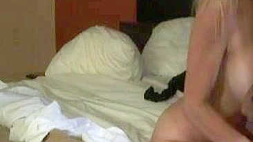 Esposa Loira Amadora em Suruba Empolgante com Dois Caras