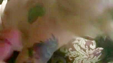 Esposa Amadora Chupando Dois Paus em Ménage Safado