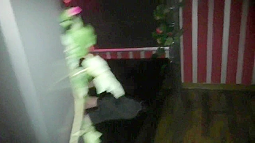 Festa de Gangbang Selvagem da Esposa com Marido Filmando