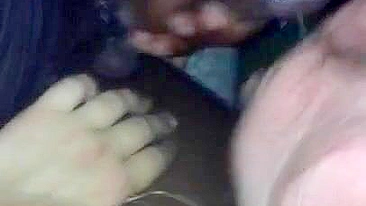 Gordinha Vadia em Gangbang Interracial Usada por Dois Paus Pretos em Trio Caseiro