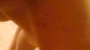 Esposa Amadora em Gangbang Excitante com Dois Caras Caseiro