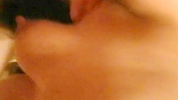 Esposa Amadora em Gangbang Excitante com Dois Caras Caseiro