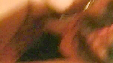 Esposa Amadora em Gangbang Excitante com Dois Caras Caseiro