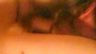 Esposa Amadora em Gangbang Excitante com Dois Caras Caseiro