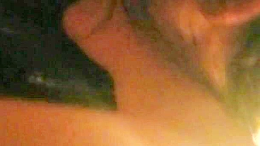 Esposa Amadora em Gangbang Excitante com Dois Caras Caseiro