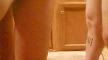 Esposa Amadora em Gangbang Excitante com Dois Caras Caseiro