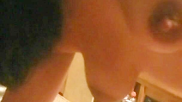 Esposa Amadora em Gangbang Excitante com Dois Caras Caseiro