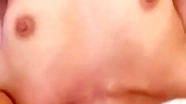 Esposa Luxuriosa em Trio - Sexo em Grupo Amador com Novos Amigos