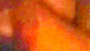 Primeiro Trio da Esposa Amadora - Sexo em Grupo Caseiro com Corno e FMM