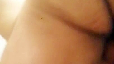 Esposa Amadora em Foda a Três Empolgante na Floresta