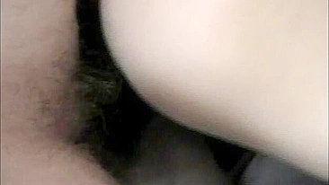 Trio de Esposa MILF com Dois Paus e Boquete em Gangbang Caseiro