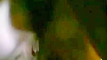 Gangbang Interracial com Troca de Esposas Amadoras, Anal e Facial em MILF