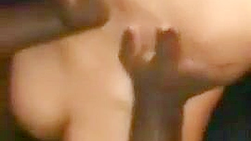 Esposa Ninfomaníaca em Ménage com Touro Negro e Gozadas