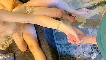 Esposa Amadora em Trio Quente com Marido Corno e Parceiro Swinger