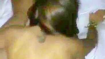 Threesome Amador com Latinas Rabudas e Sexo em Grupo Lésbico