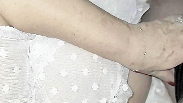 Esposa BBW Amadora em Festa Swinger a Três com Marido Corno