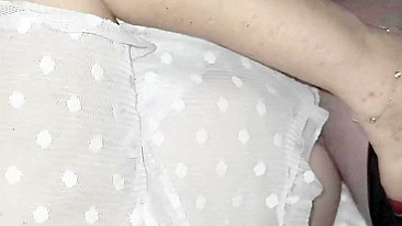 Esposa BBW Amadora em Festa Swinger a Três com Marido Corno