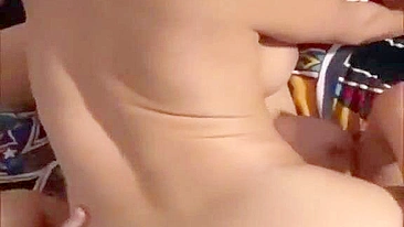 Ninfas Bissexuais Pegam Cara Sortudo de Pau Grande em Ménage Amador