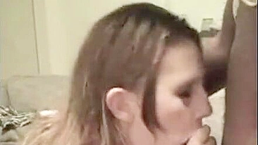 MILF Gostosa do Futebol Leva Rola Preta em Pornô Caseiro Interracial