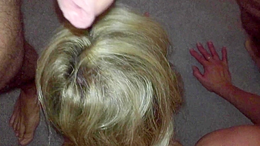 MILF em Ménage - Esposa em Sua Primeira Suruba