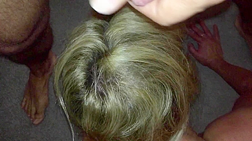 MILF em Ménage - Esposa em Sua Primeira Suruba