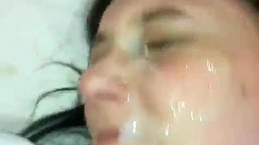 Trio Amador Leva Duas Gozadas em Gangbang Caseiro