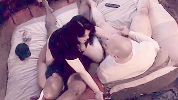 Suruba Cuckold Interracial com Negão e Esposa Gostosa