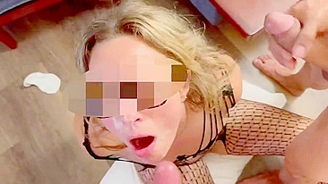 Esposa Insaciável Leva Dupla Gozada no Rosto em Pornô Caseiro XXX