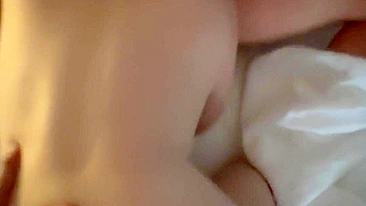 Namoradas Bissexuais em Trio Caseiro Quente #Esposa #Trio