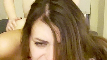 Kaelynn O'Bryant Vadia de Creampie Anal em Spitroast com Peitões e Casal MILF