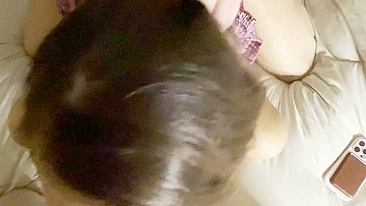 Vadia Latina MILF de Peitos Falsos em Garganta Profunda e Espeto